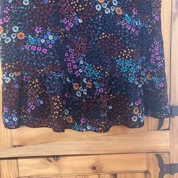 ***** 5 for $25 A.n.a. Multicolor Floral Print Blouse With Flounce At Hem - Picture 2 of 5